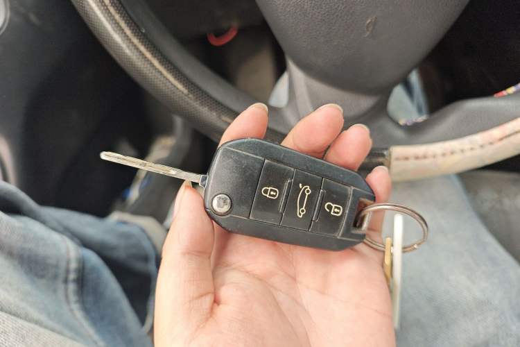 Used Peugeot 301 2014 1.6L Manual Comfort Edition Vehicle Key