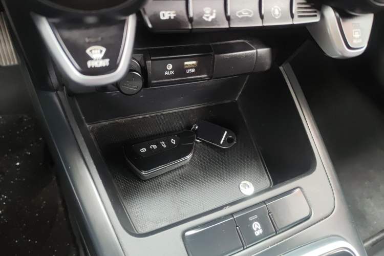 Used Kia KX Cross 2018 1.6L Automatic Dynamic Sunroof Version
