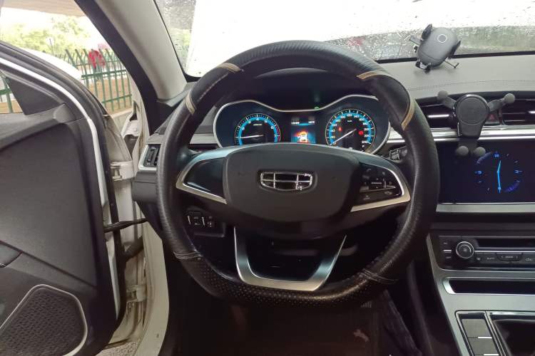 Used Geely Auto Emgrand 2019 Leading Edition 1.5L Manual Luxury Model China VI Standard

