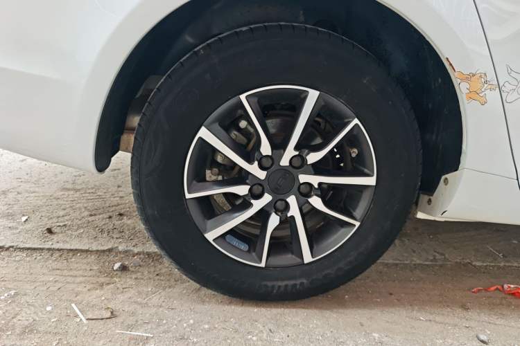 Used Geely Auto Emgrand 2019 Leading Edition 1.5L Manual Luxury Model China VI Standard Right Rear Wheel Hub