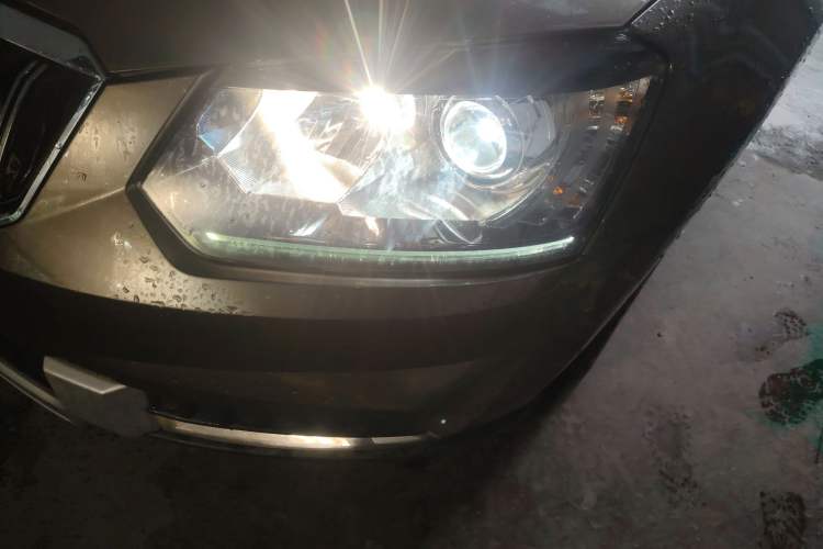 Used Skoda Yeti 2014 1.4 TSI DSG Polar Edition Left Front Headlight
