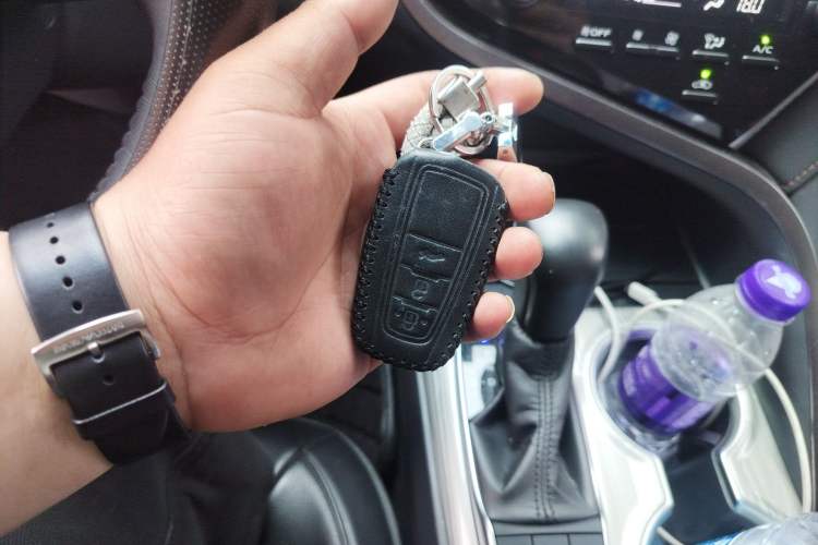 Used Toyota Camry 2018 Dual-Engine 2.5 HG Luxury Edition Vehicle Key