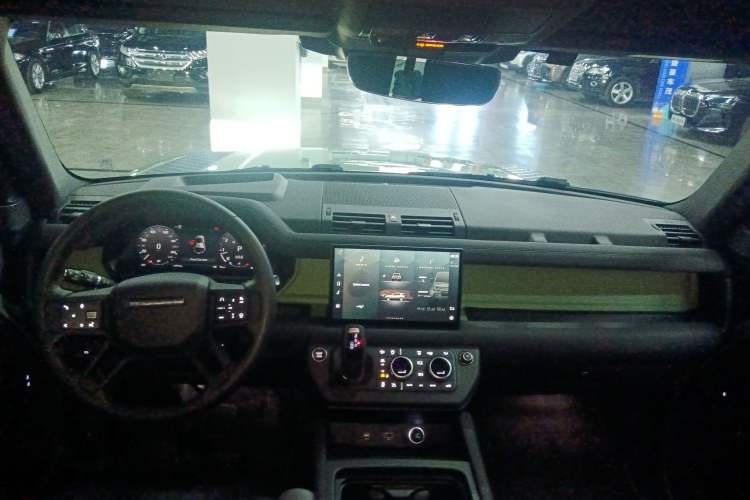 Used Land Rover Defender 2023 110 3.0T P400 75th Anniversary Legend Edition Center Console