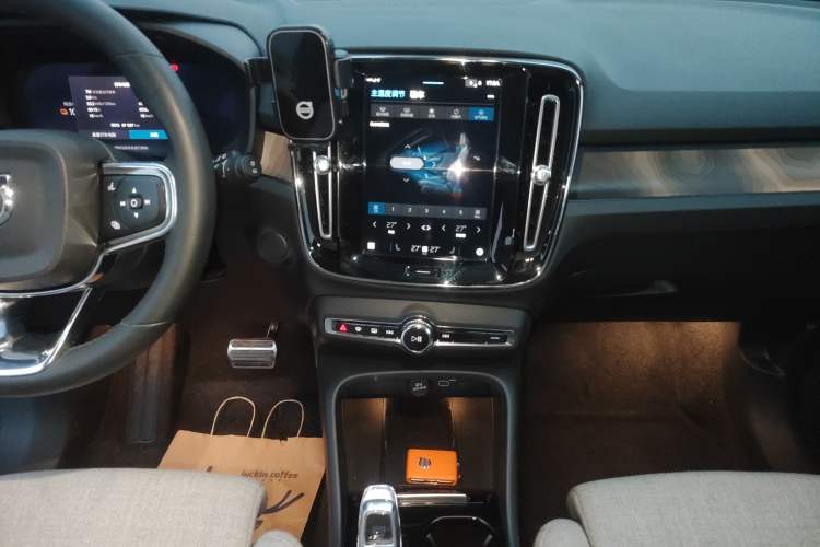 Used Volvo XC40 New Energy 2023 Four-Wheel-Drive High-Performance Version
