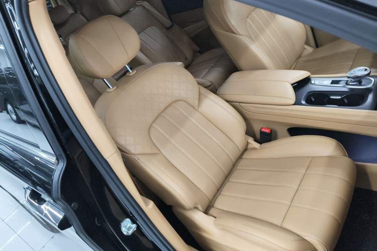 Used VOYAH Dream 2024 PHEV Extended-Range Premium Edition
