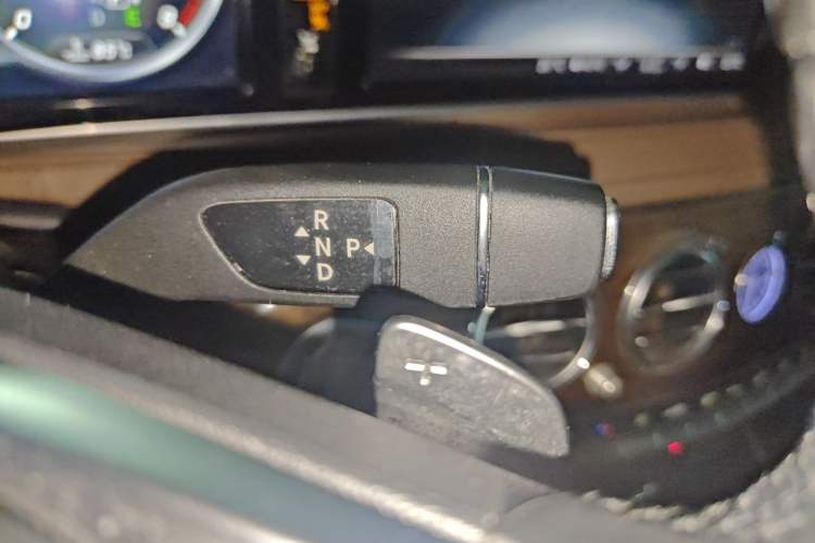 Used Mercedes-Benz S-Class 2014 S 320 L Business Model