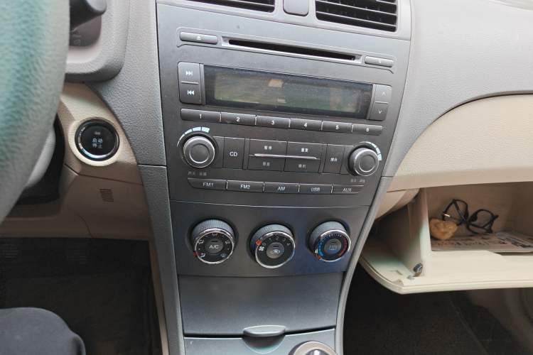 Used BYD L3 2012 1.5L Manual Comfort Edition Audio And AC Panel