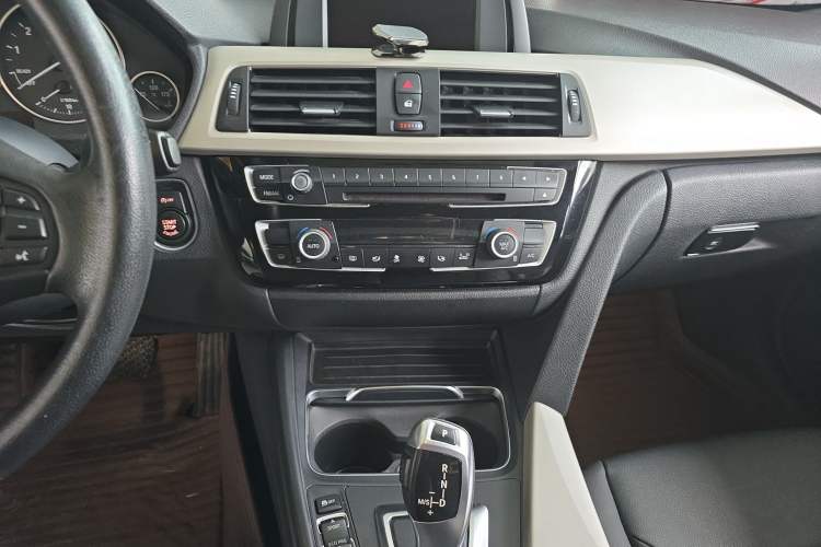 Used BMW 3 Series 2016 320Li Ambition Model
