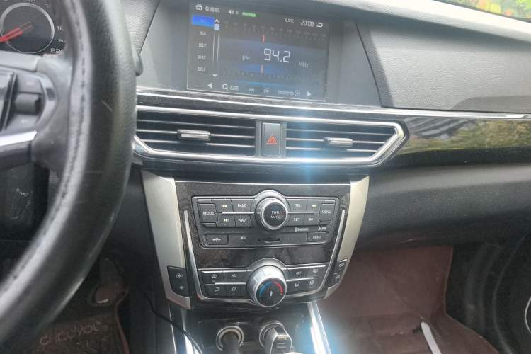 Used Zotye Domy X5 2017 Upgraded Model 1.5T CVT ZhiXian Edition Audio And AC Panel