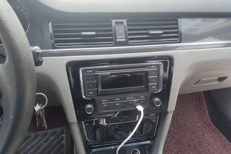 Used Volkswagen Bora 2013 1.6L Manual Fashion Edition
