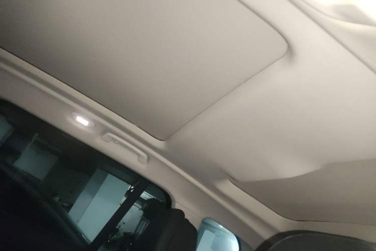 Used BMW X7 2021 Facelifted xDrive40i Luxury Package with Leading Features Headliner