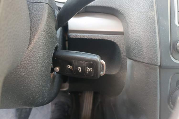 Used Volkswagen Golf 2012 1.6L Automatic Fashion Model Vehicle Key