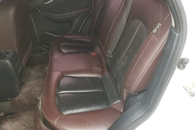 Used Venucia T70X 2015 2.0L CVT Smart Enjoyment Sport Edition