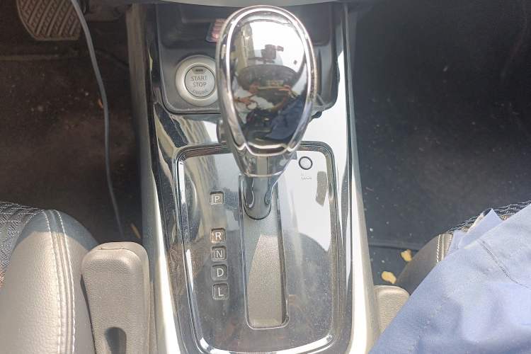 Used Nissan Tiida 2016 1.6L CVT Smart Drive Edition Gear Lever