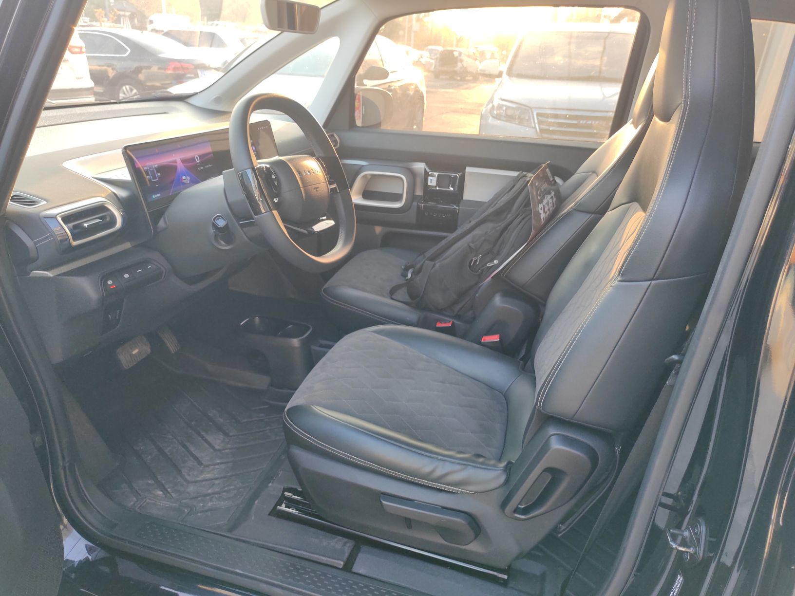 المقاعد الأمامية داخل السيارة