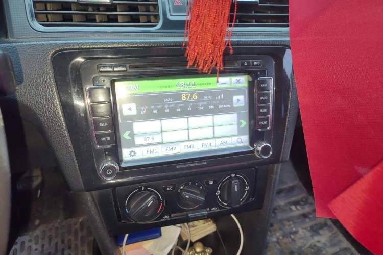 Used Volkswagen Santana 2013 1.6L Manual Fashion Edition Audio And AC Panel