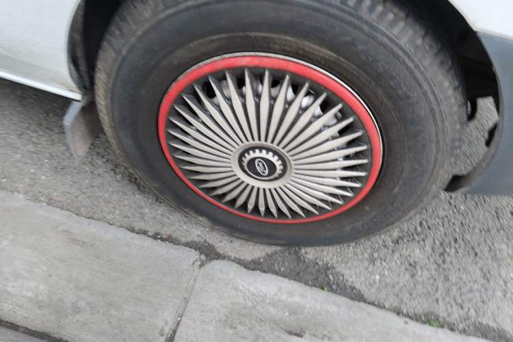 Used Ford Transit 2017 2.0T Diesel Multi-Purpose Commercial Vehicle Mid-Drive Mid-Roof China IV Standard