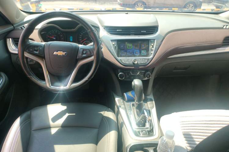 Used Chevrolet Malibu 2017 1.5T Automatic Luxury Edition Center Console