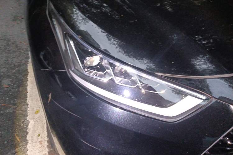 Used Toyota Highlander 2023 2.5L Smart Electric Hybrid Dual-Engine Four-Wheel Drive Prestige Version – 7 Seats Right Front Headlight