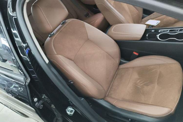 Used Buick Regal 2024 28T Luxury Edition Right Front Seat