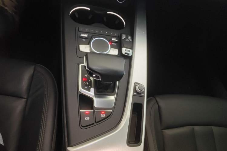 Used Audi A4L 2019 40 TFSI Fashion Edition China VI Emission Standard
