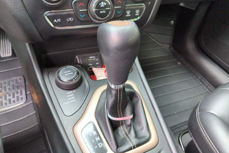 Used Jeep Cherokee 2014 2.4L Luxury Edition