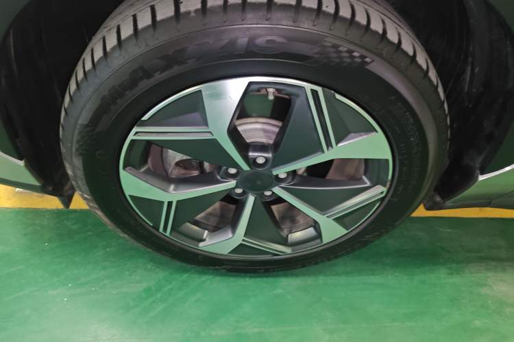 Used AION V 2024 Plus 70 Tech Edition Lithium Iron Phosphate