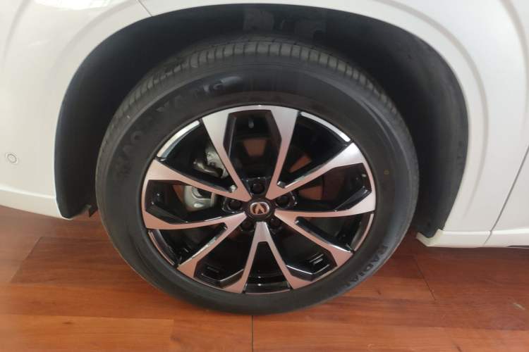 Used CHANGAN UNI-Z New Energy 2024 Blue Whale Smart Electric iDD 125km Excellence Model Exterior 4