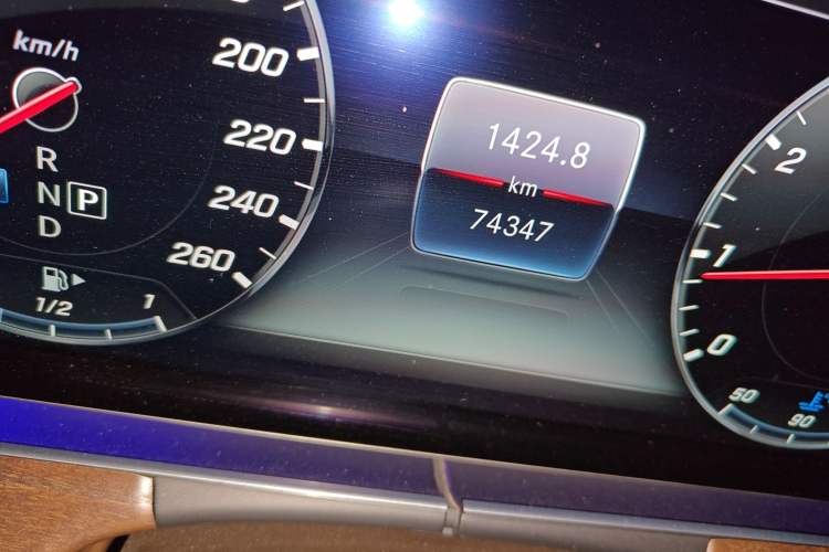 Used Mercedes-Benz E-Class 2018 E 200 L 4MATIC Odometer Close Up