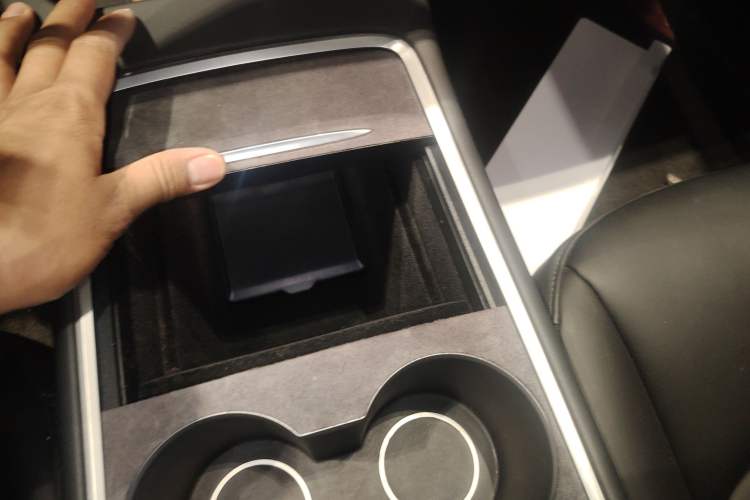 Used Tesla Model Y 2023 Long-Range All-Wheel-Drive Version