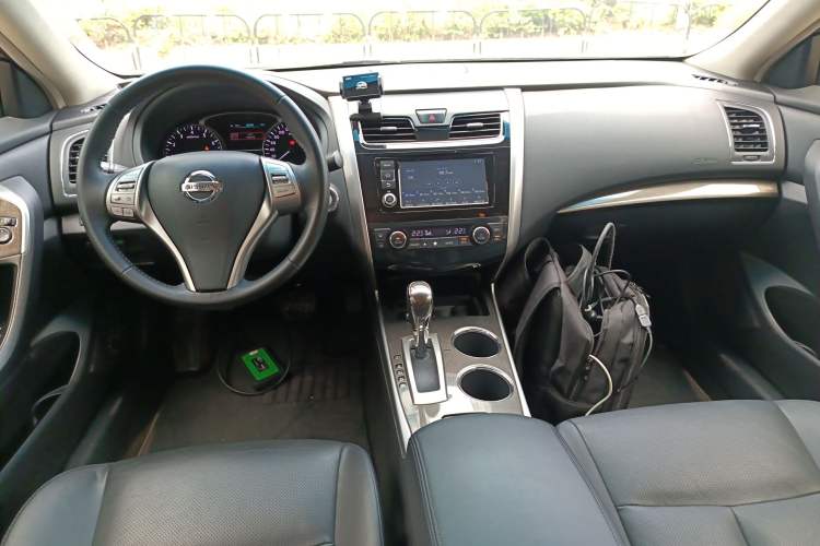 Used Nissan Teana 2013 2.0L XL Comfort Edition Center Console