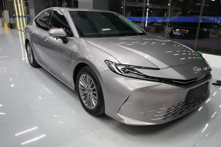 Used Toyota Camry 2024 Dual-Motor 2.0 HGVP Luxury Edition
