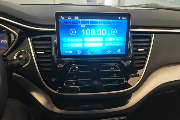 Used Soueast DX7 2018 Prime 1.5T Manual Smart Connect Starry Edition China V Standard Audio And AC Panel