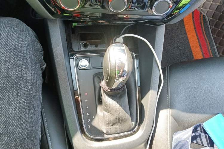 Used Volkswagen Sagitar 2018 280TSI DSG Ignite Edition Gear Lever