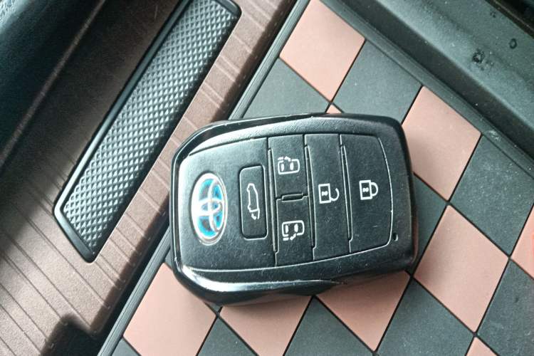 Used Toyota SIENNA 2021 2.5L Hybrid Luxury Edition Interior 1