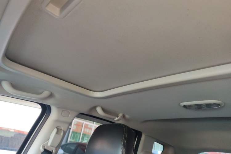 Used Jeep Compass 2015 2.0L Two-Wheel Drive Luxury Edition