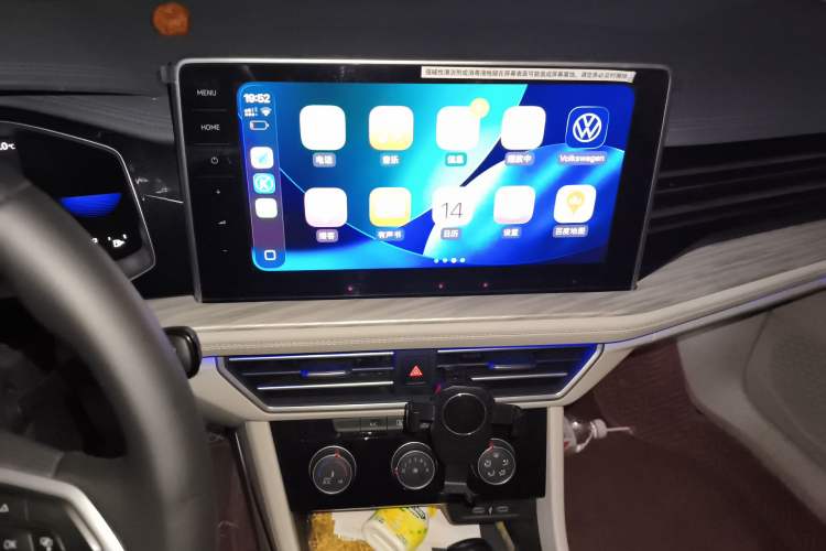 Used Volkswagen Sagitar 2023 300TSI DSG Excellence Edition Audio And AC Panel