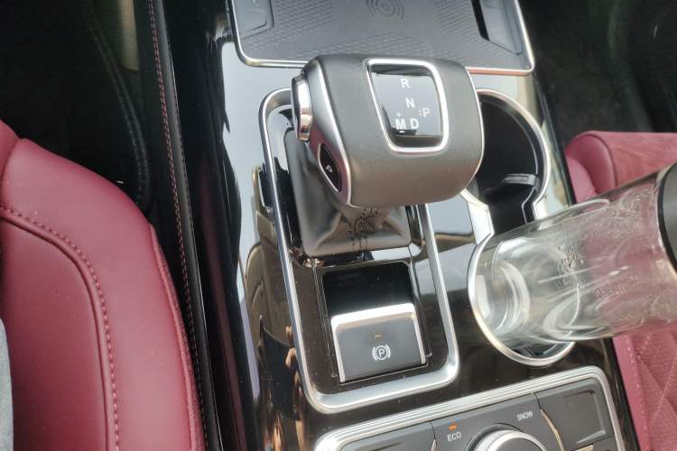 Used Hongqi HS7 2022 2.0T DCT Two-Wheel Drive Smart Connect Flagship Edition Seven Seats Gear Lever