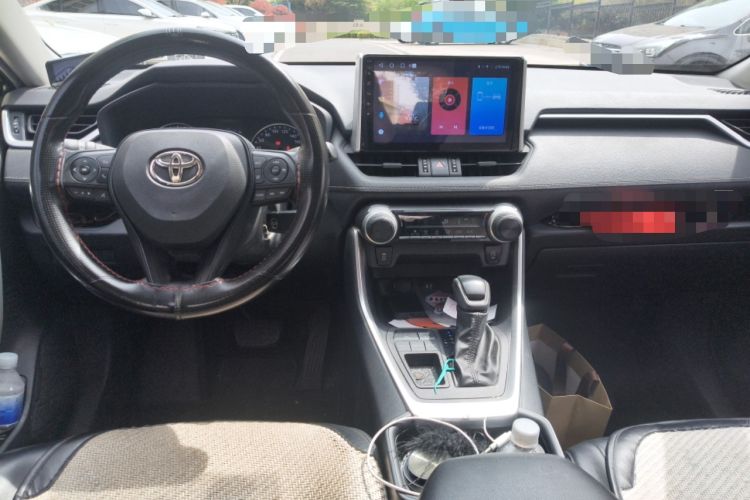 Used Toyota Wildlander 2022 Updated Version 2.0L CVT Two-Wheel Drive Leading Edition Center Console