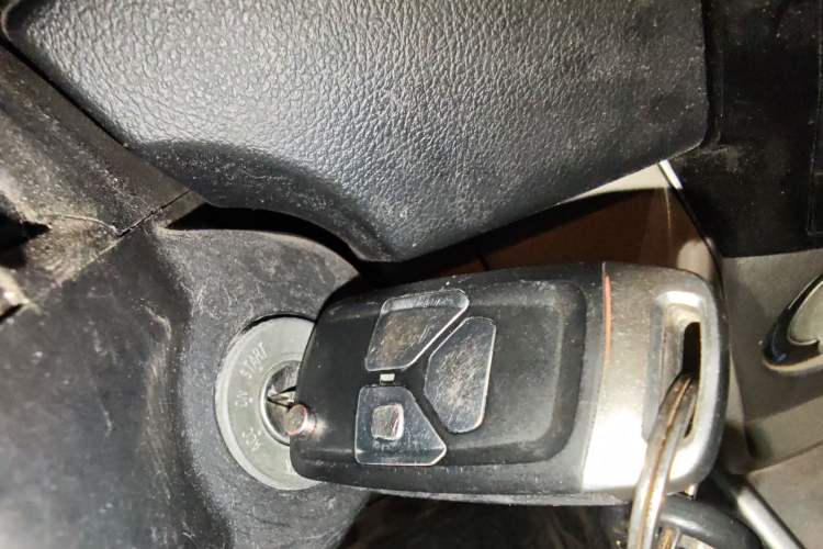 Used CHANGAN Alsvin V3 2012 1.3L Manual Luxury Version China IV Standard
