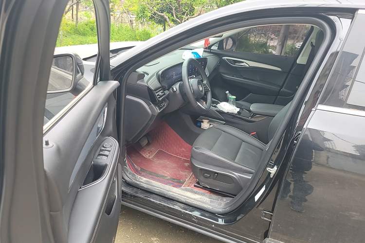 Used Buick Envision 2025 Encore Plus 28T Two-Wheel-Drive Platinum Edition