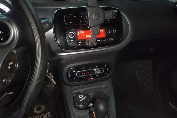 Used smart fortwo 2018 1.0L 52kW Hardtop Passion Edition China V Standard Audio And AC Panel