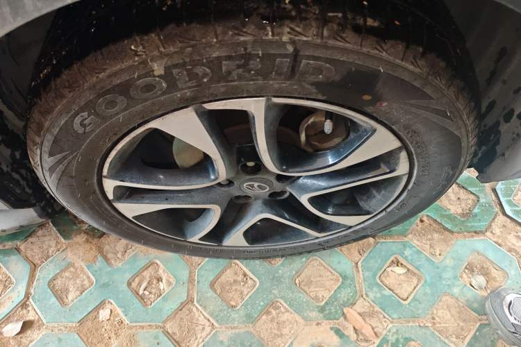 Used Soueast DX7 2018 1.5T Automatic Glory Edition Right Front Wheel Hub