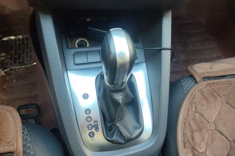 Used Volkswagen Sagitar 2014 Revised Version 1.6L Automatic Leading Edition Gear Lever