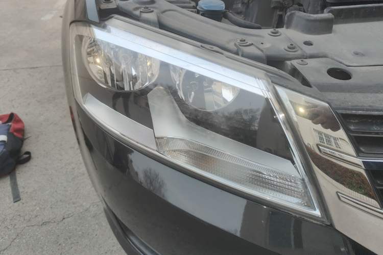 Used Volkswagen Lavida 2015 1.6L Automatic Fashion Edition Right Front Headlight