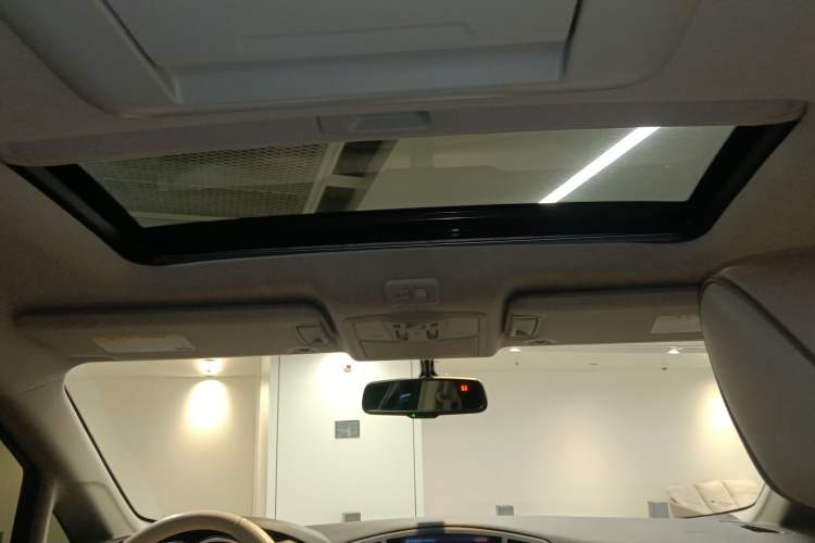 Used Nissan Quest 2015 3.5L SL Headliner