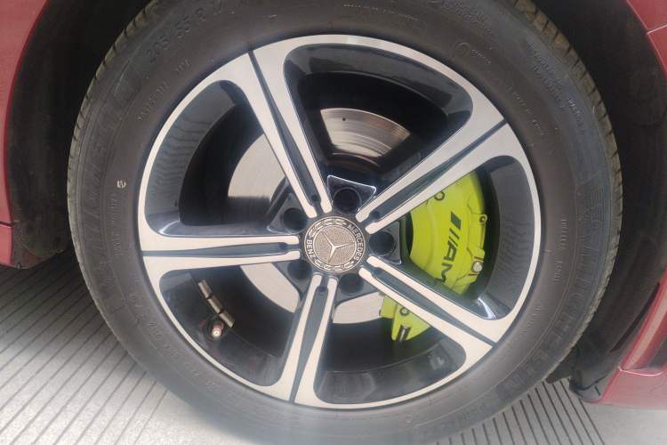 Used Mercedes-Benz A-Class 2022 Second Facelift A 200 L Sport Sedan Fashion Version Right Front Wheel Hub