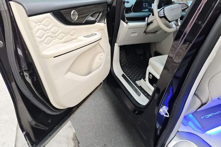 Used FORTHING Xinghai V9 2024 1.5TD 200km Qingyunti Series Premium Version Driver Seat