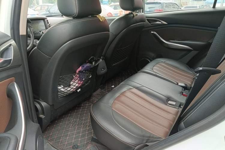 Used BYD Song 2016 GaiShi Edition 1.5TI Manual Elite Model
