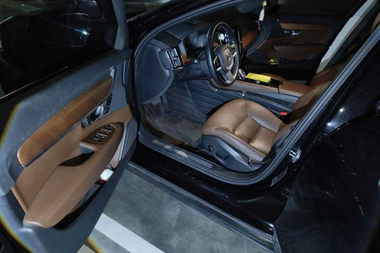 Used Volvo S90 New Energy 2023 T8 Plug-in Hybrid All-Wheel Drive Long-Range Zhiyi Luxury Edition Driver Seat